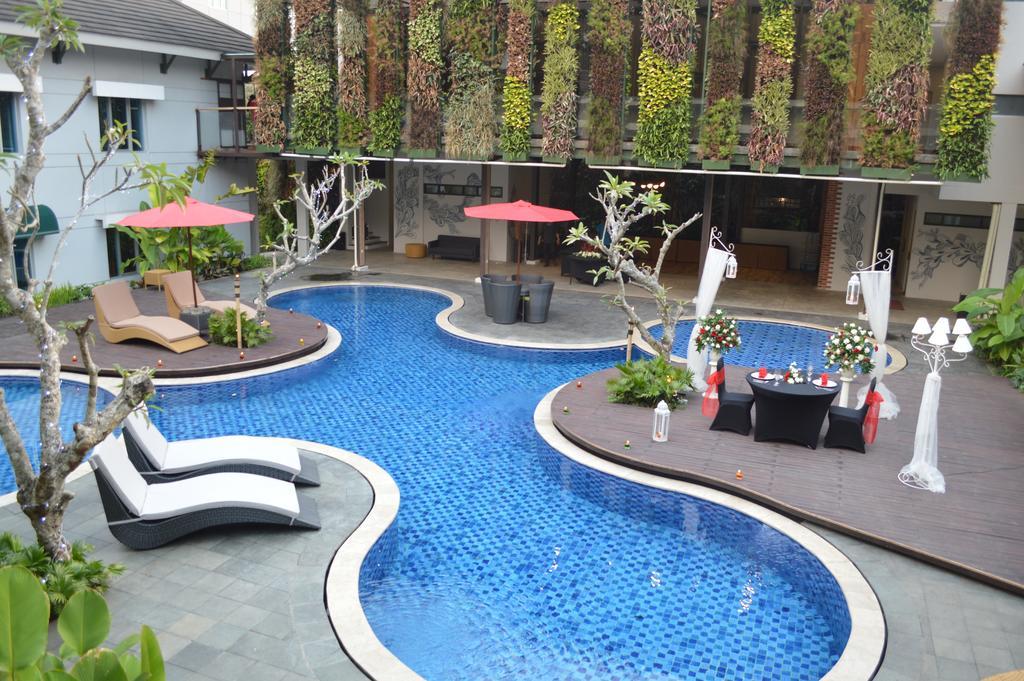 Patra Bandung Hotel Exteriör bild