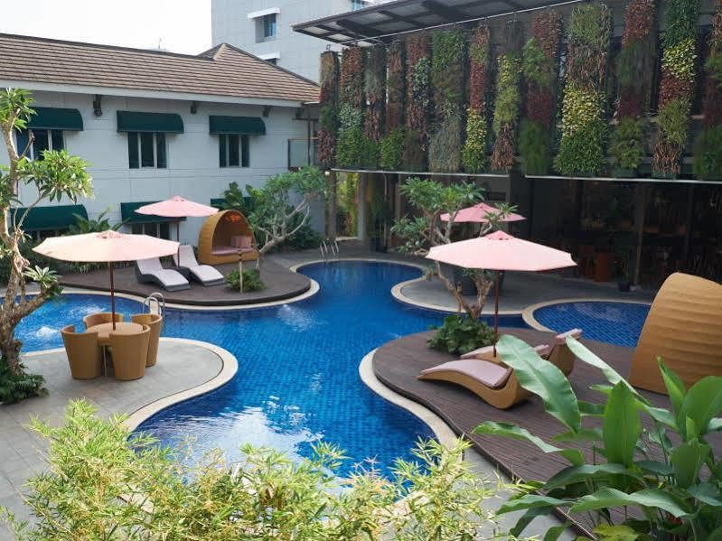 Patra Bandung Hotel Exteriör bild