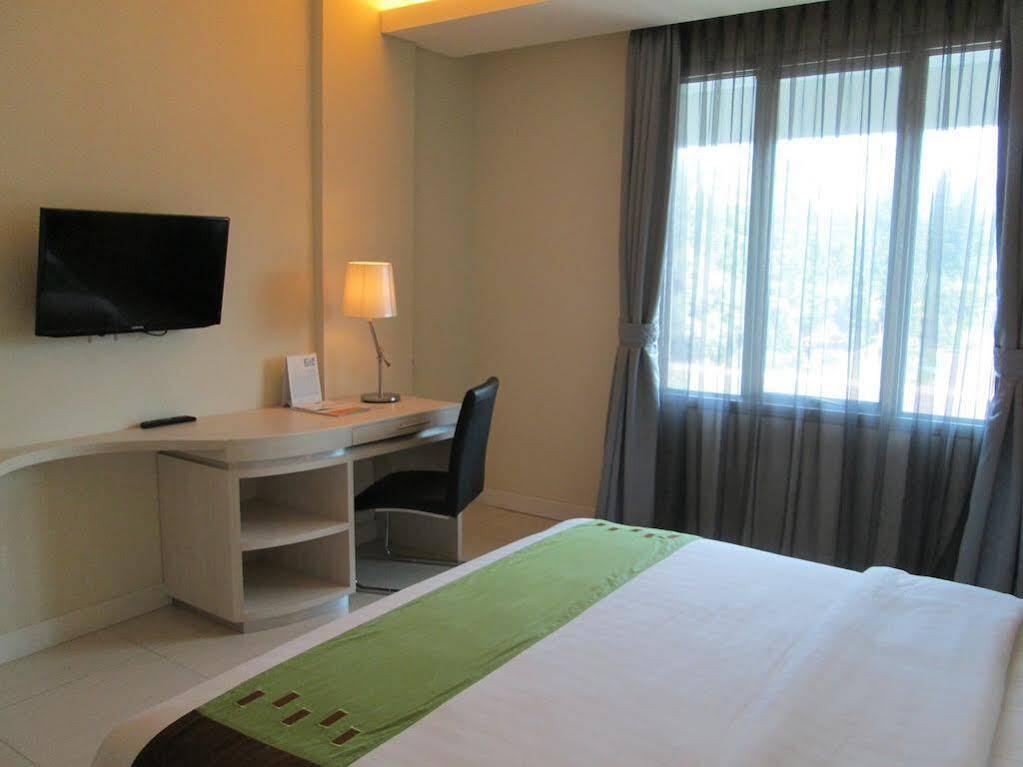 Patra Bandung Hotel Exteriör bild